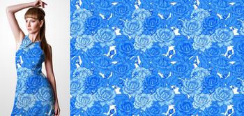33181v Materiał ze wzorem rysowane kwiaty (róże) i pęki kwiatów w odcieniach niebieskiego na jasnym tle